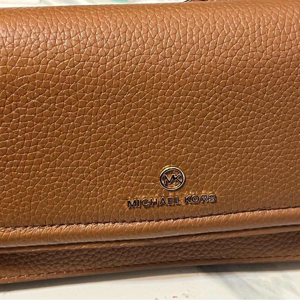 Michael Kors Tan Leather Bag with Gold Hardware - Picture 6 of 15